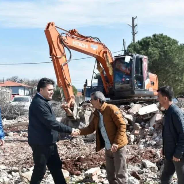 Havran Belediye Başkanı Emin Ersoy'un Çevre Düzenleme ve Parke Taşı Çalışmalarını İncelemesi