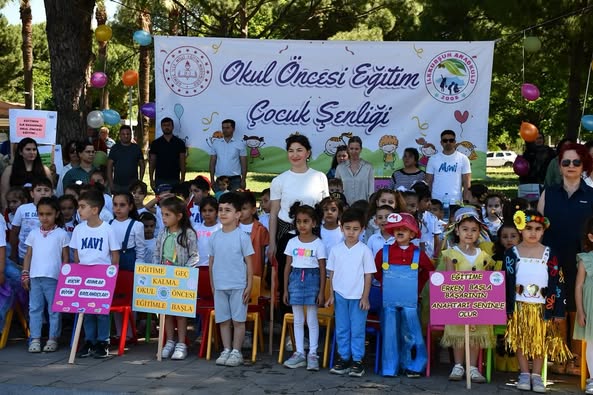 Gömeç'te Okul Öncesi Eğitim Şenliği Coşkuyla Kutlandı