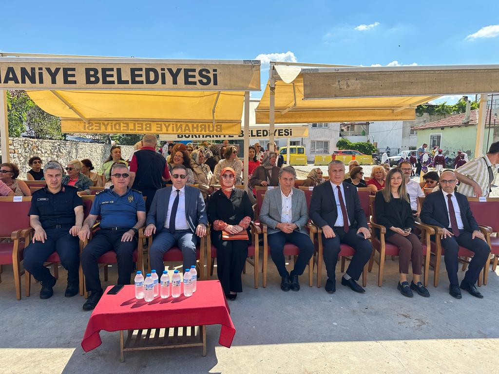 Burhaniye'de Hayat Boyu Öğrenme Haftası Şenlikleri Sergiyle Sonuçlandı