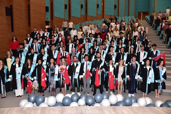 Balıkesir Üniversitesi Veteriner Fakültesi Mezuniyet Töreniyle Coştu