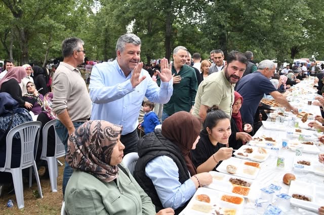 Karesi Belediyesi Hisaralan'da Hayır Yemeği Düzenledi