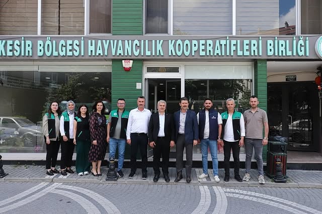 AK Parti Milletvekili Canbey, Balıkesir Hayvancılık Kooperatifleri Birliği Başkanı Özen'i Ziyaret Etti