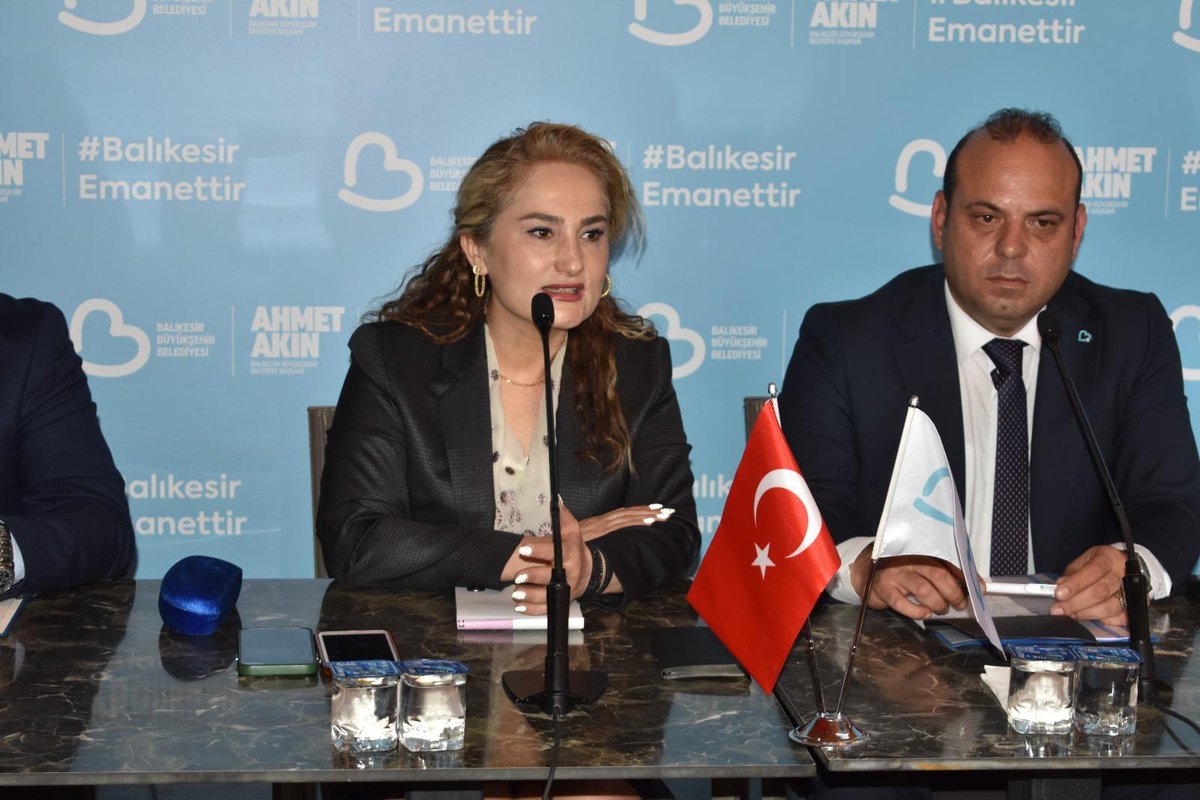 Balıkesir Büyükşehir Belediyesi Edremit Muhtarlarıyla İstişare Toplantısı Düzenledi
