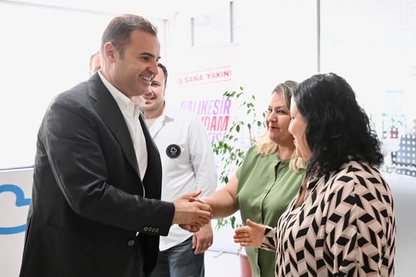 Balıkesir Büyükşehir Başkanı Akın, Bayram Ziyaretleriyle Mesai Arkadaşlarıyla Buluştu
