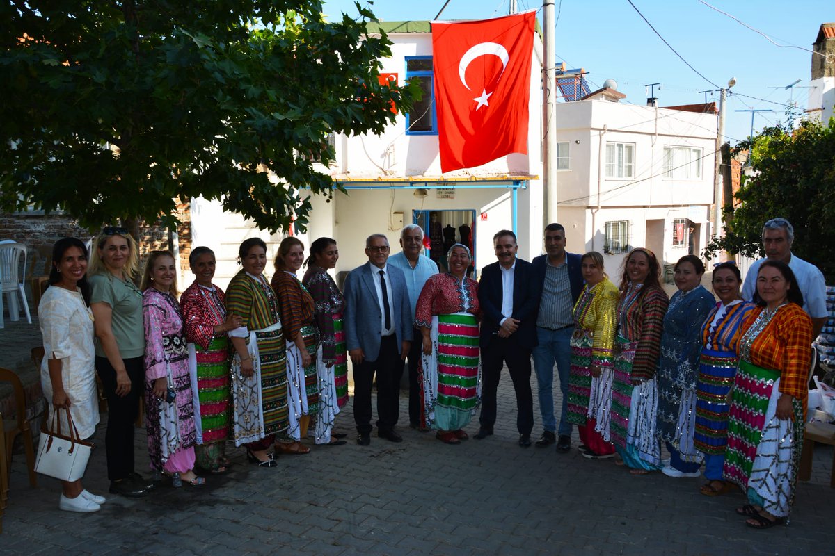 Edremit'te El Sanatları Kursu Sergisi Kaymakam Odabaş Tarafından Ziyaret Edildi