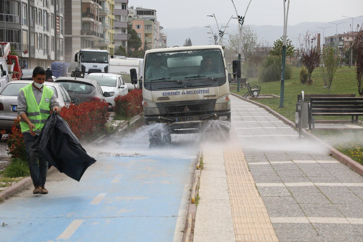 Edremit Belediyesi Kurban Bayramı Öncesinde İlçe Temizliğine Başladı