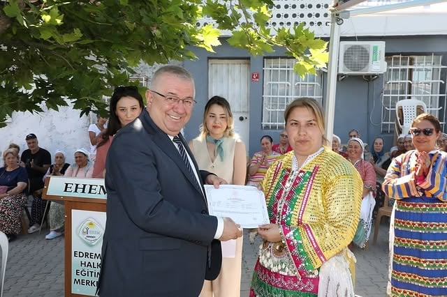 Edremit'te Halk Eğitim Merkezi Kursları Yıl Sonu Sergisiyle Sonlandı