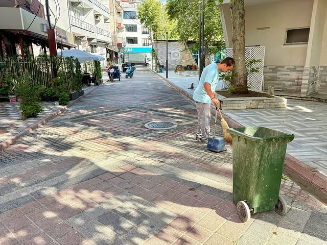 Adalar'da Sahil ve Plaj Temizliği Çalışmaları Sürüyor