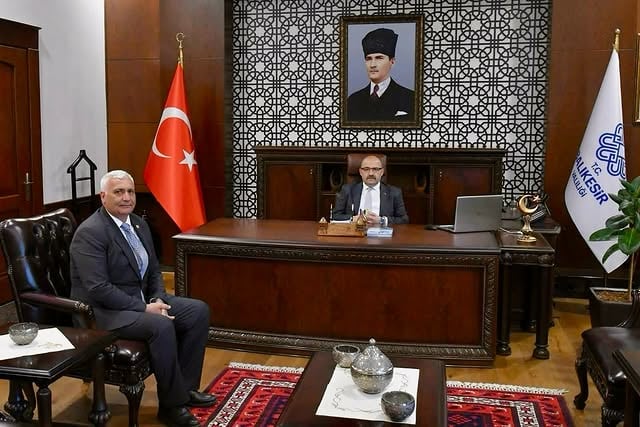Altıeylül Belediyesi Başkanı Mehmet Derdiman, Balıkesir Valisi İsmail Ustaoğlu'nu Ziyaret Etti