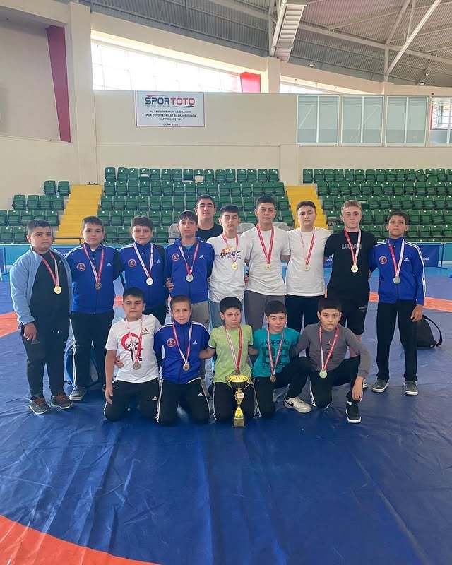 Havran Belediye Spor U10-U14 Güreş Takımı Balıkesir’de Şampiyon Oldu