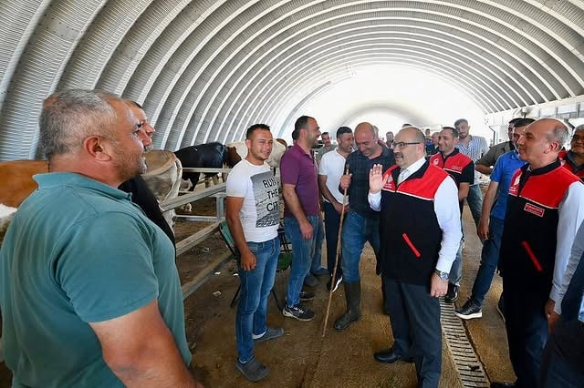 Balıkesir'de Kurbanlık Pazarı Denetimi: Valimiz Ustaoğlu Üretici ve Vatandaşla Buluştu