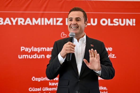 Balıkesir'de Bayram Coşkusu: Belediye Başkanı Akın Partililerle Buluştu