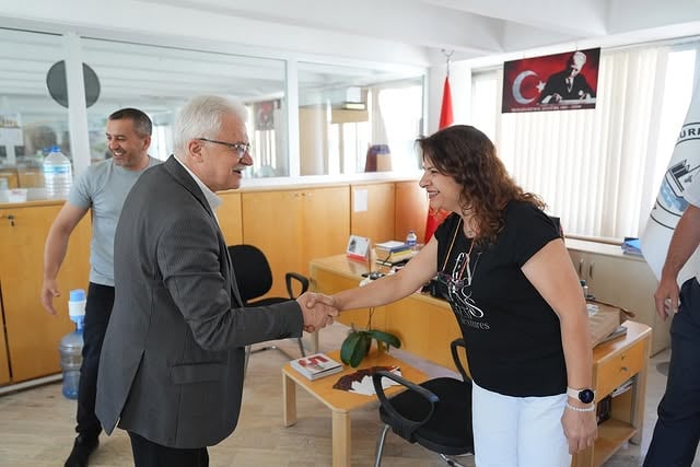 Burhaniye Belediye Başkanı Deveciler, Personeliyle Bayramlaştı