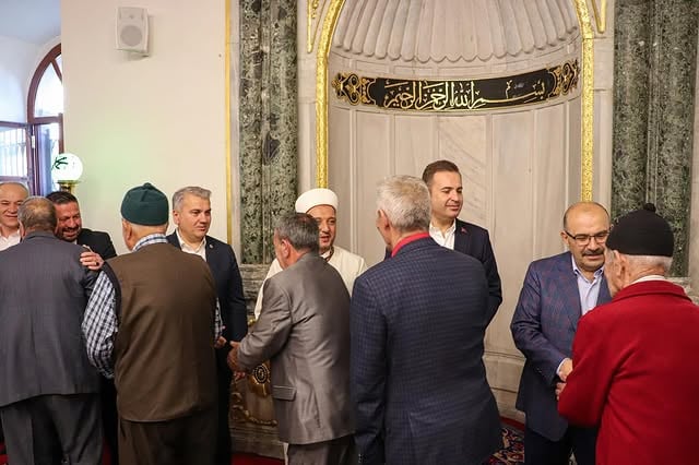 AK Parti Balıkesir Milletvekili Mustafa Canbey Zağnos Paşa Camii'nde Bayramlaştı