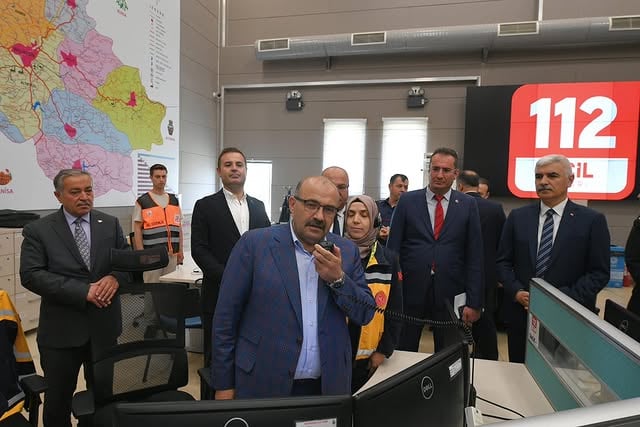 Balıkesir Valisi Ustaoğlu, 112 Acil Çağrı Merkezi ve İl Afet ve Acil Durum Müdürlüğü'nü Ziyaret Etti