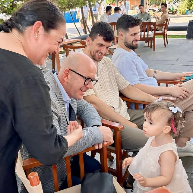CHP'li Vekil Sarı, Erdek'te Vatandaşlarla Bayramlaştı