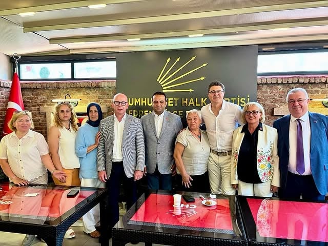 CHP'li Vekil Sarı, Edremit'te Hemşehrileriyle Bayramlaştı