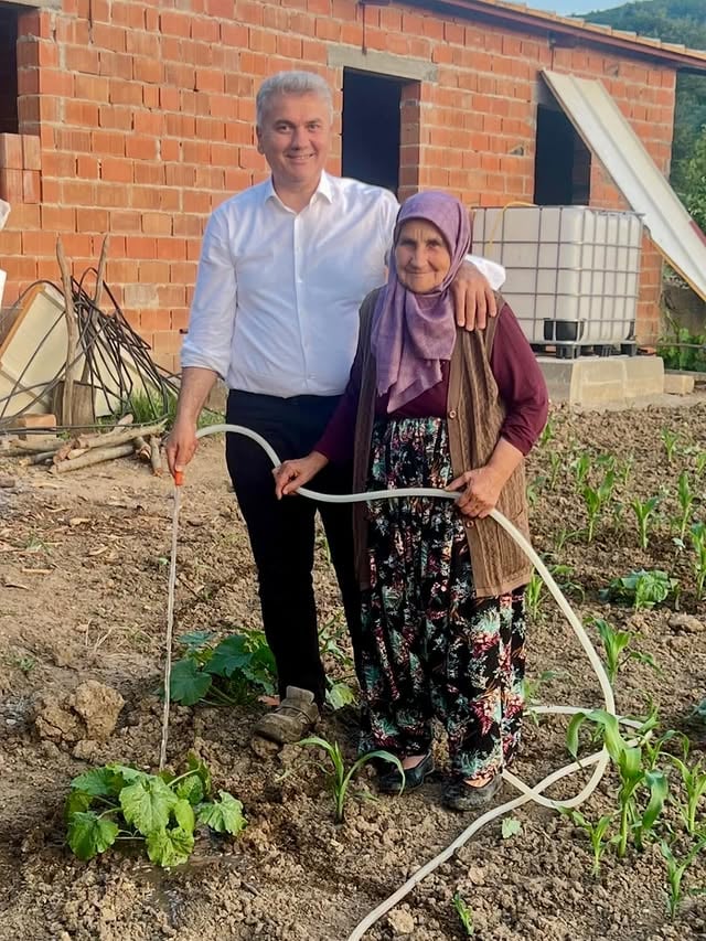 AK Parti Balıkesir Milletvekili Mustafa Canbey'den Annesine Destek