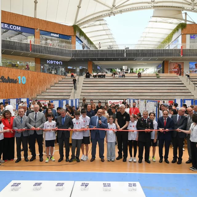 Balıkesir'de TÜBİTAK Bilim Fuarları Festivali Açıldı
