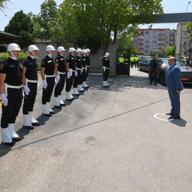 Balıkesir Valisi Ustaoğlu, Çevik Kuvvet Şube Müdürlüğünü Ziyaret Etti