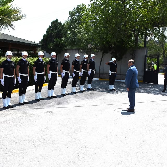 Balıkesir Valisi Ustaoğlu, Çevik Kuvvet Şube Müdürlüğü'nü Ziyaret Etti