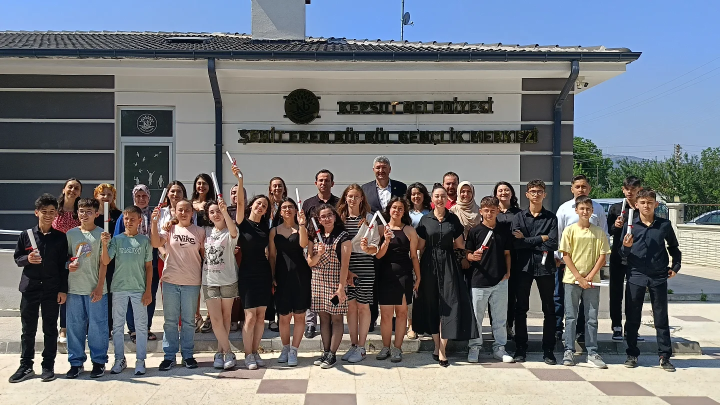 Kepsut Belediyesi’nden 8. Sınıf Mezunlarına Veda