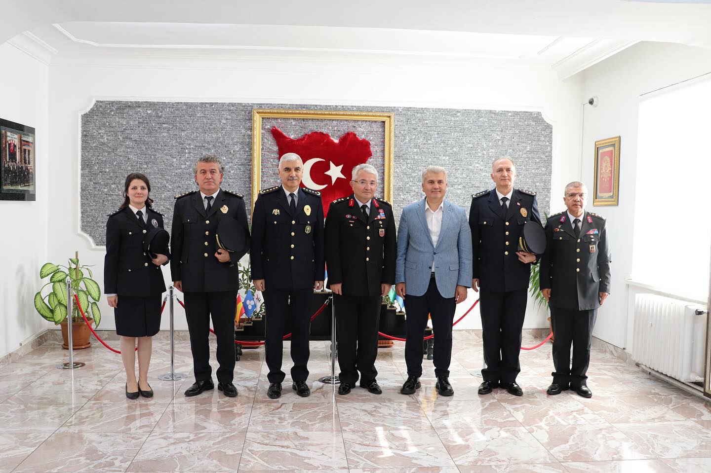 AK Parti Balıkesir Milletvekili Canbey, Jandarma Teşkilatı'nın Kuruluş Yıldönümünde İl Komutanını Ziyaret Etti