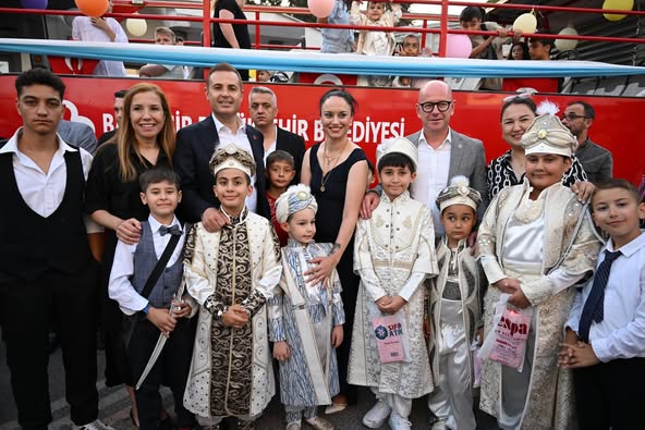 Balıkesir'de Sünnet Şöleni ile Evlatların Mutluluğu
