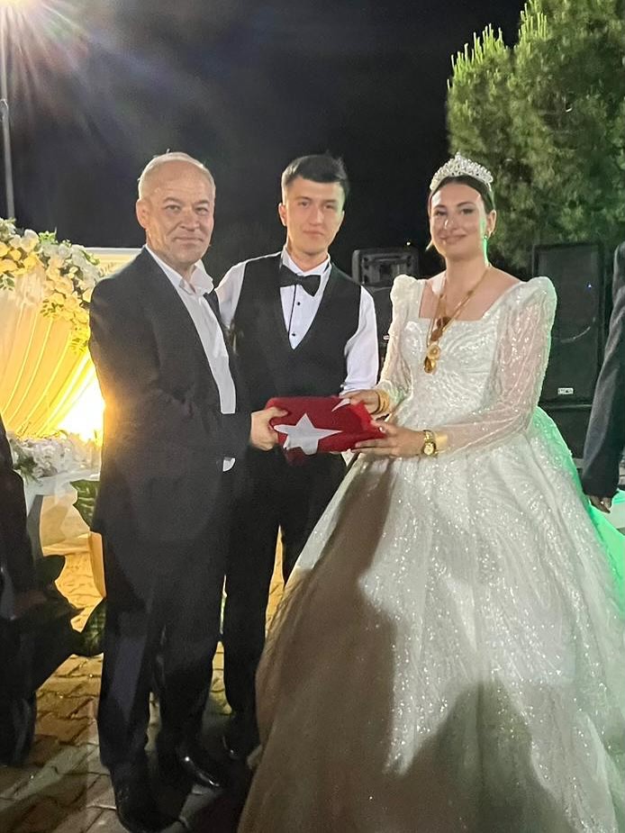MHP Balıkesir İl Başkanlığı Selimiye Mahallesi'nde Düğün Törenine Katıldı