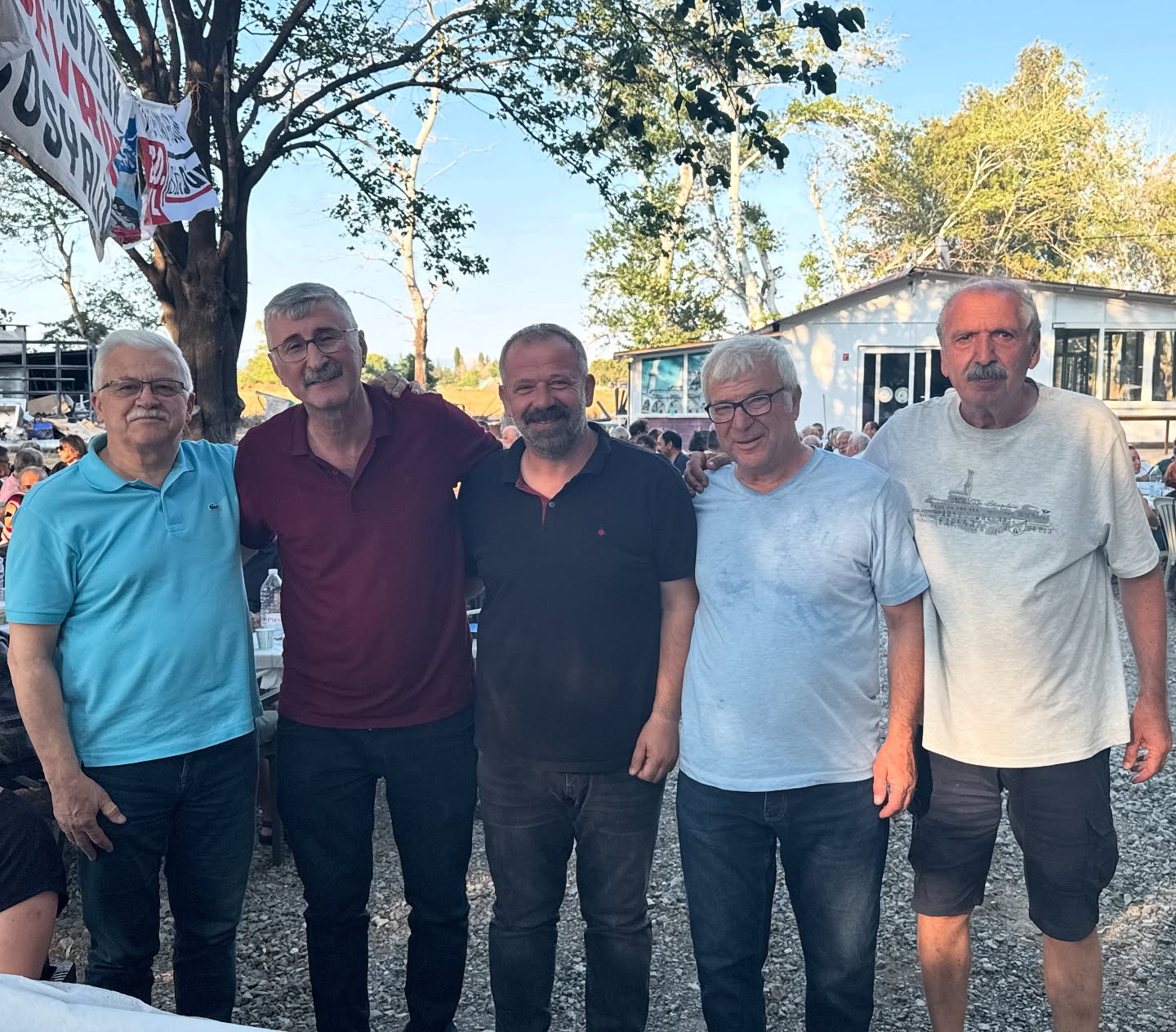 Burhaniye'de Demokrasi ve Dayanışma Pikniği Düzenlendi