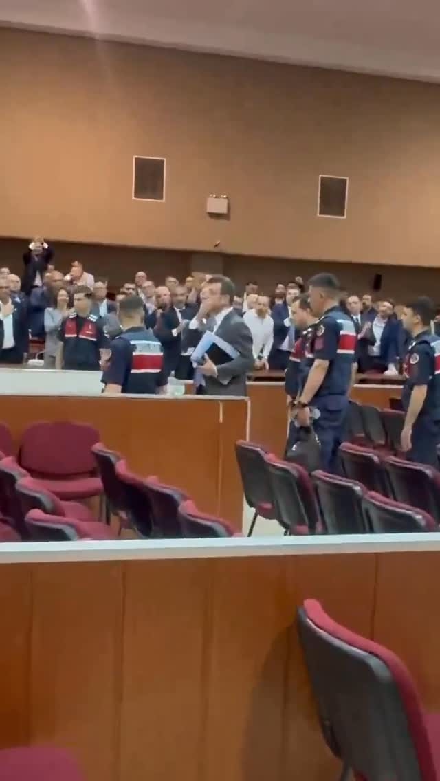 CHP'li Vekil Sarı'dan Cumhurbaşkanı Adayı Afişlerine Yönelik Engellemeler Hakkında Açıklama