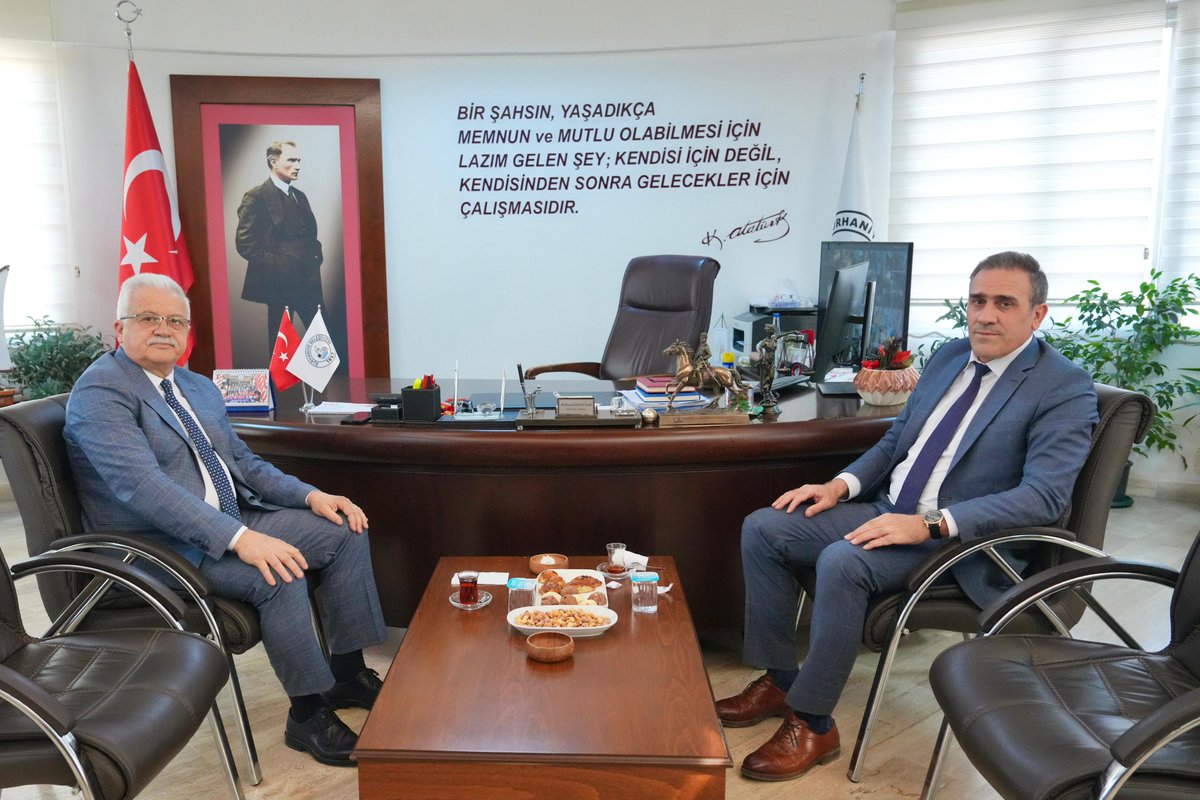 Burhaniye Kaymakamı İlyas Memiş, Belediye Başkanı Ali Kemal Deveciler'e Veda Ziyareti Gerçekleştirdi
