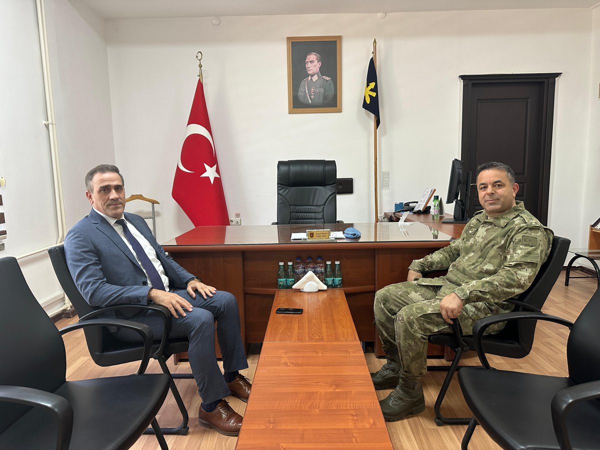 Burhaniye Kaymakamı İlyas Memiş Garnizon Komutanı'na Veda Ziyareti Yaptı