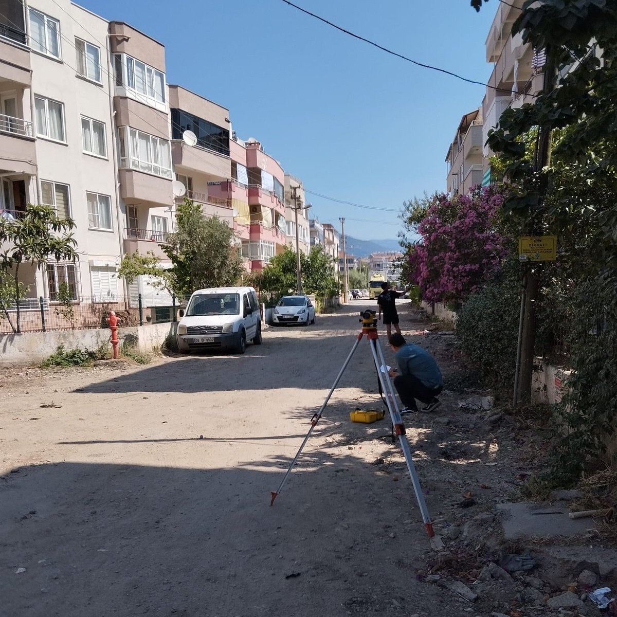 Edremit'te Sarıkız Mahallesi'nde Yol Yapım Çalışmalarına Başlanıyor