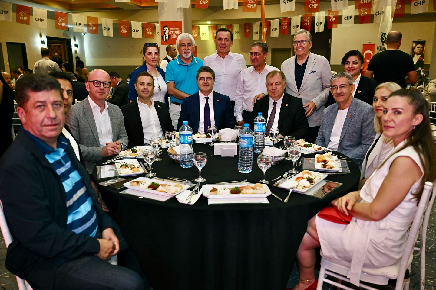 CHP'li 101 Belediye Başkanı Bandırma'da Bir Araya Geldi