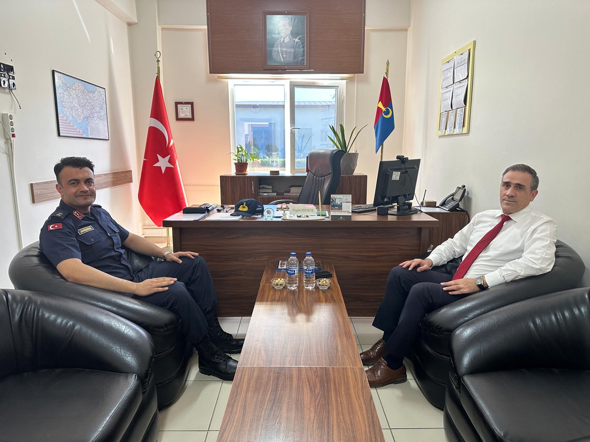 Burhaniye Kaymakamı İlyas Memiş Cezaevi Jandarma Komutanı Engin Demir'e Veda Ziyareti Gerçekleştirdi