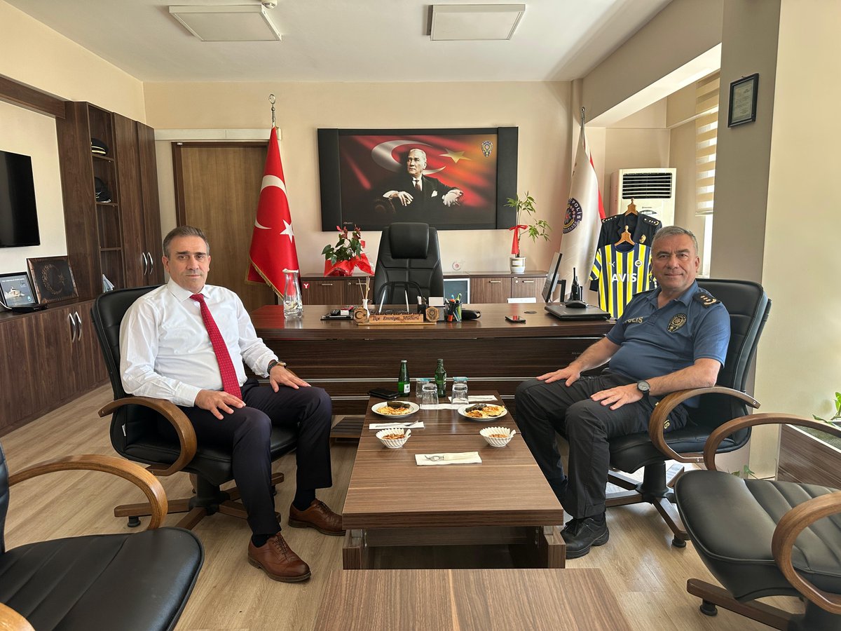 Burhaniye Kaymakamı Memiş, Emniyet Müdürü Karabaş'a Veda Ziyareti Gerçekleştirdi