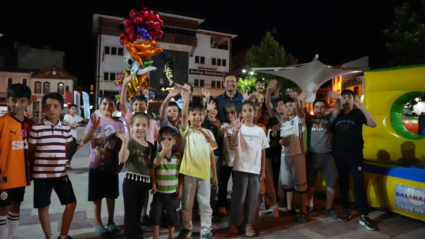 Sındırgı'da Çocuklara Özel Karaoke Gecesi Coşkuyla Tamamlandı