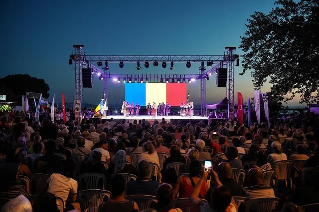 Altınova'da 6 Ülkeden Dans Gösterisiyle Coşku Dolu Gece