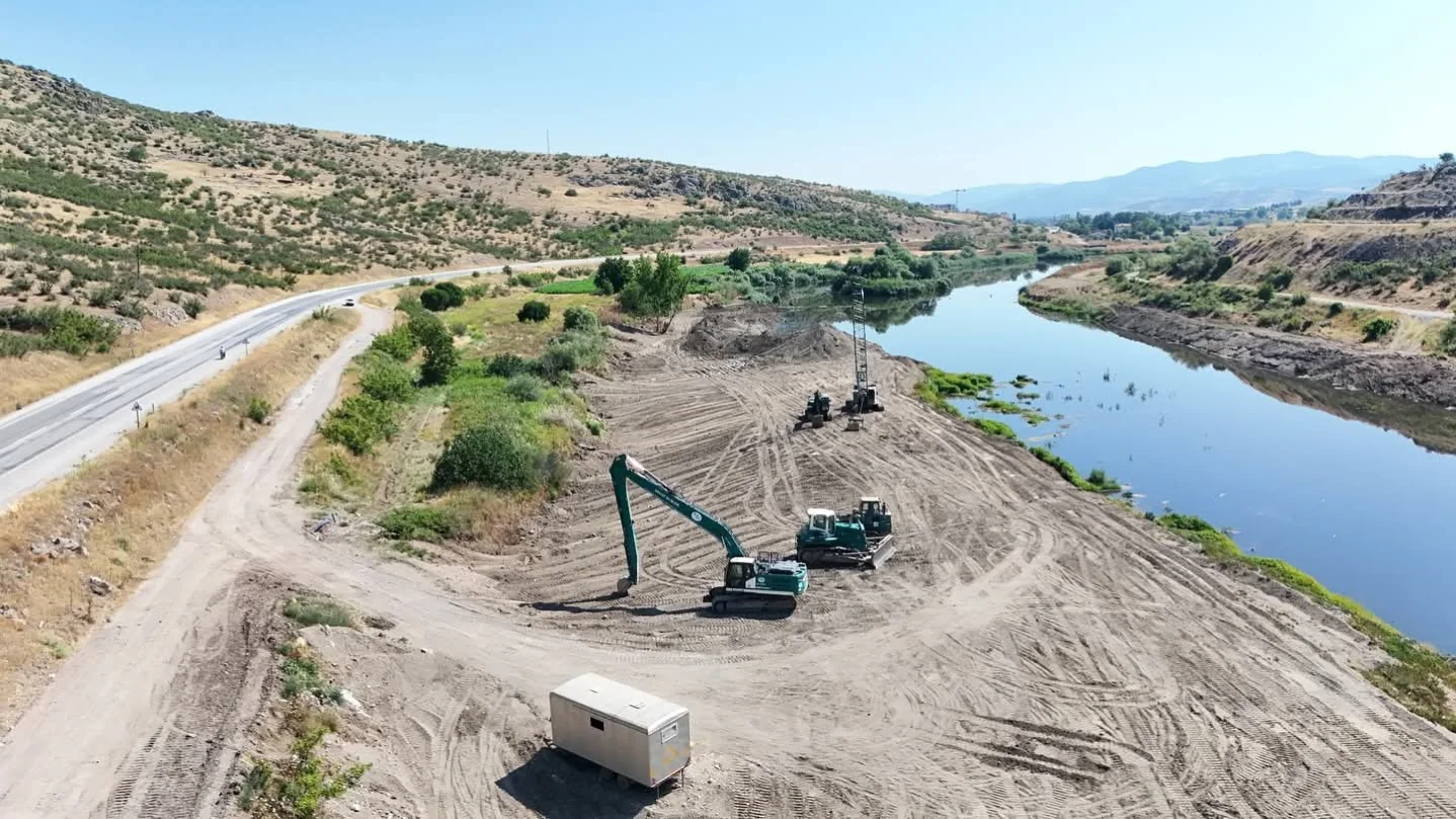 Kepsut'ta Simav Çayı'nda Taşkın Önleme Çalışmaları Devam Ediyor